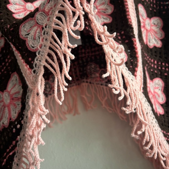 NWT House of Harlow 1960 Brown & Pink Bows Crochet Fringe Shrug On Poncho Shawl - Picture 4 of 9